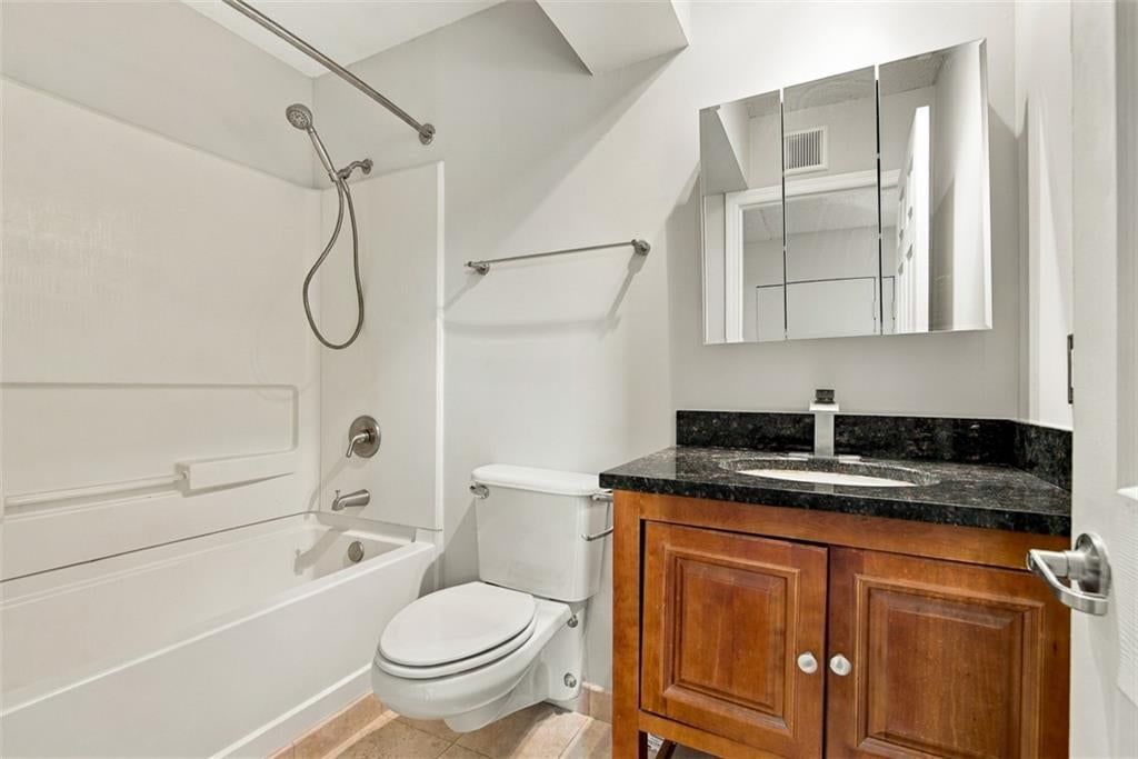 Photo 13 of 28 - 3838 Rainbow Boulevard #101, Kansas City, KS 66103