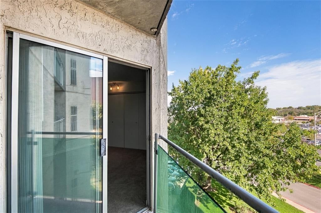 Photo 15 of 28 - 3838 Rainbow Boulevard #101, Kansas City, KS 66103