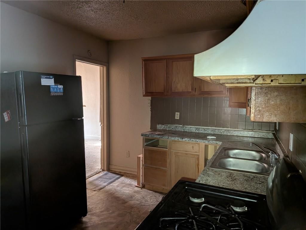 Photo 4 of 12 - 6744 Bales Avenue, Kansas City, MO 64132