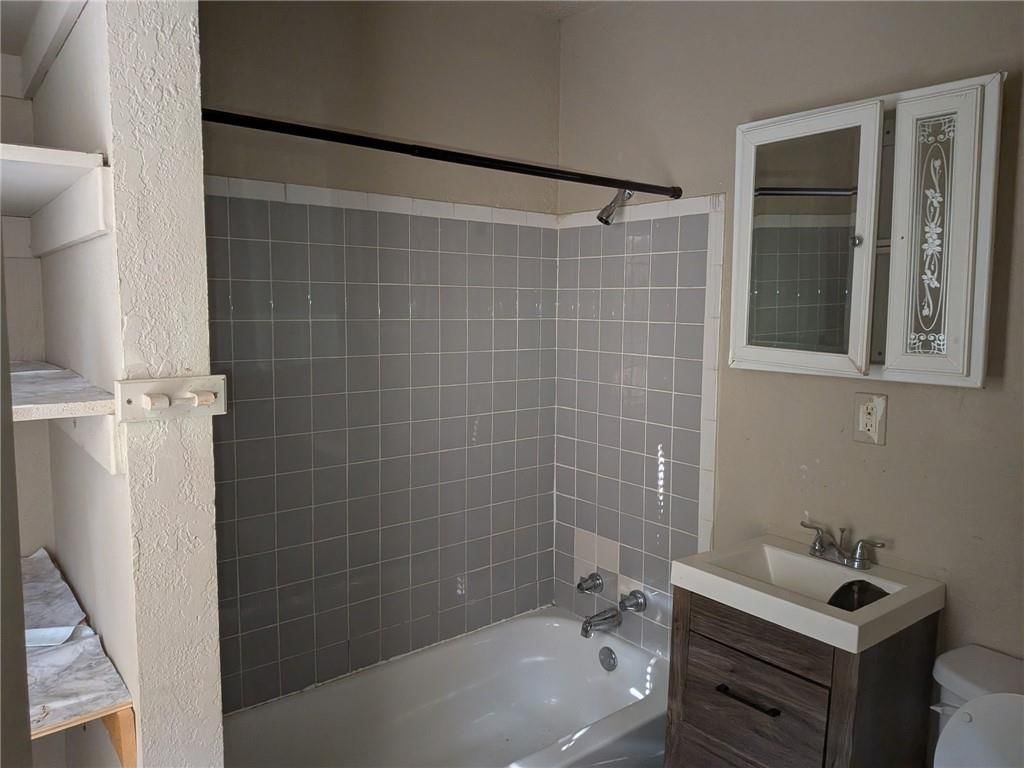 Photo 8 of 12 - 6744 Bales Avenue, Kansas City, MO 64132