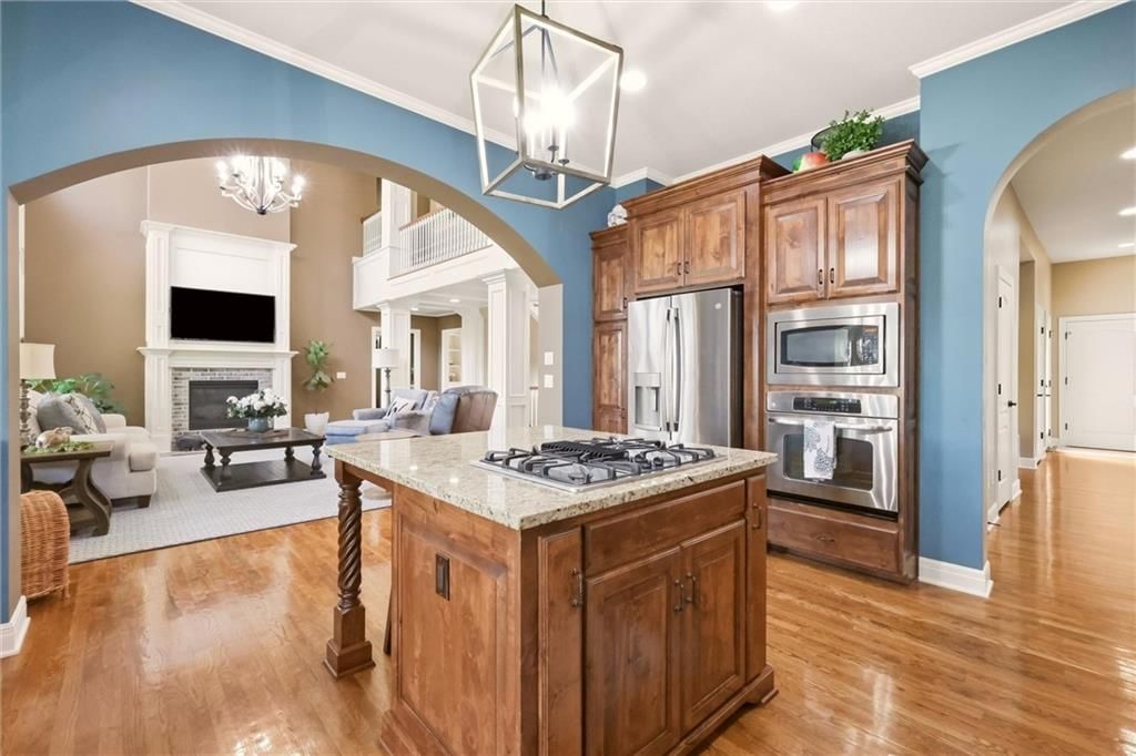 Open floor plan and double oven at 20108 W 92nd Street, Lenexa, KS 66220