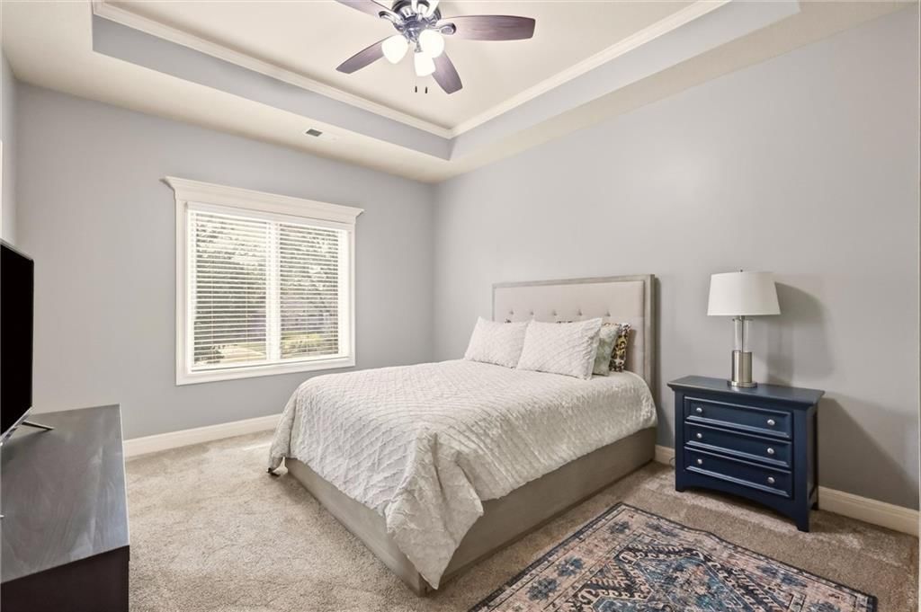 Tray ceiling and carpet at 20108 W 92nd Street, Lenexa, KS 66220