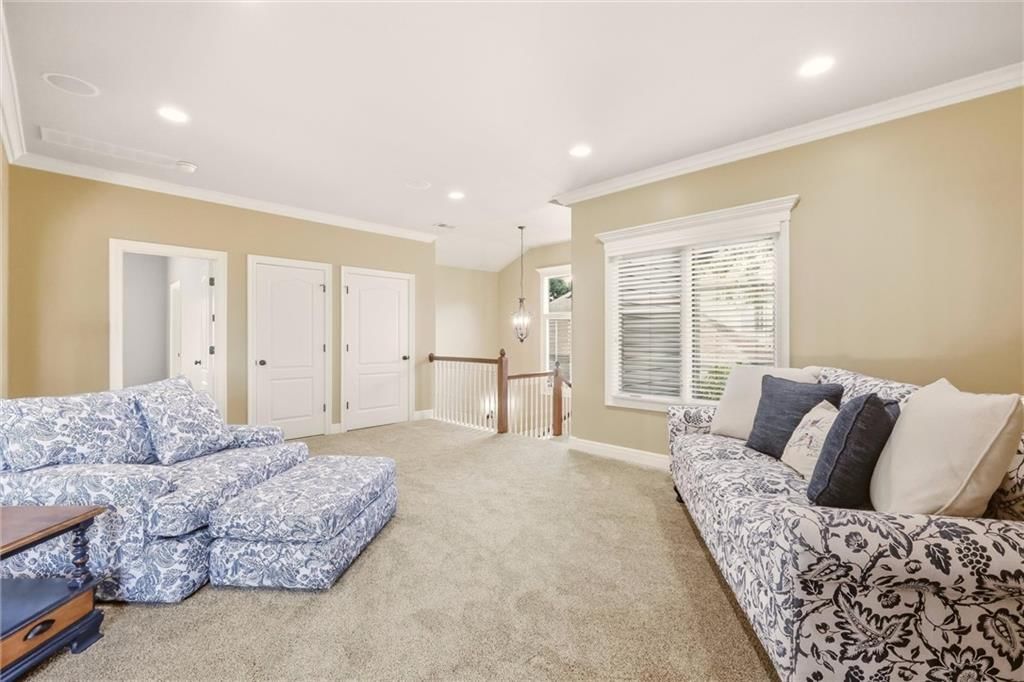 Butler's pantry at 20108 W 92nd Street, Lenexa, KS 66220