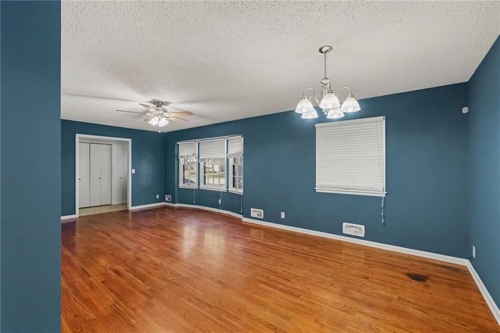 Photo 5 of 32 - 5125 Spring Avenue, Kansas City, MO 64133