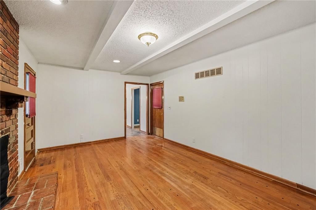 Photo 7 of 32 - 5125 Spring Avenue, Kansas City, MO 64133