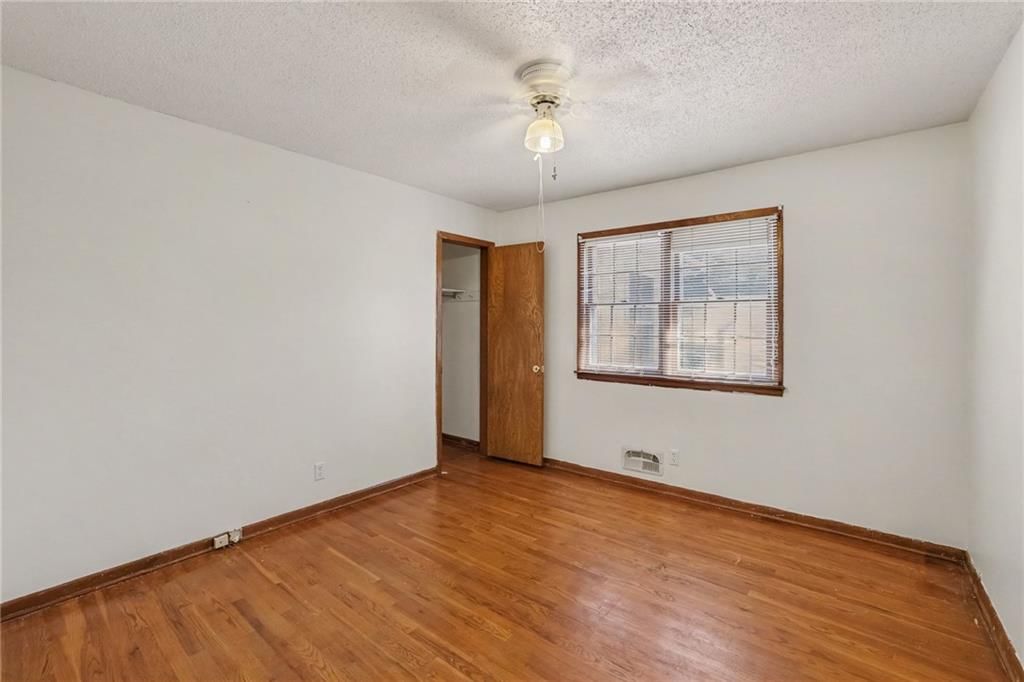 Photo 14 of 32 - 5125 Spring Avenue, Kansas City, MO 64133
