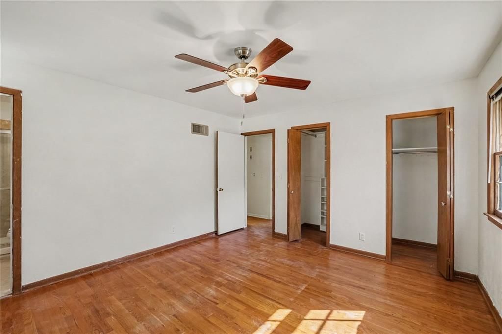 Photo 18 of 32 - 5125 Spring Avenue, Kansas City, MO 64133