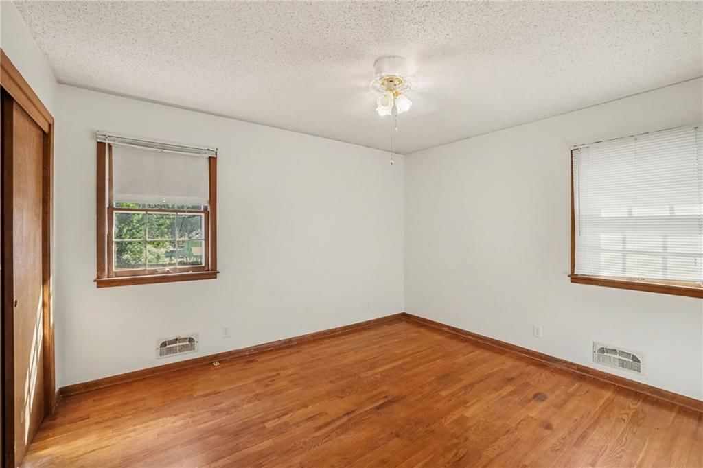 Photo 20 of 32 - 5125 Spring Avenue, Kansas City, MO 64133