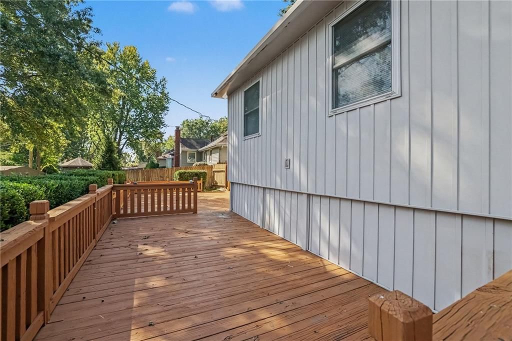 Photo 27 of 32 - 5125 Spring Avenue, Kansas City, MO 64133
