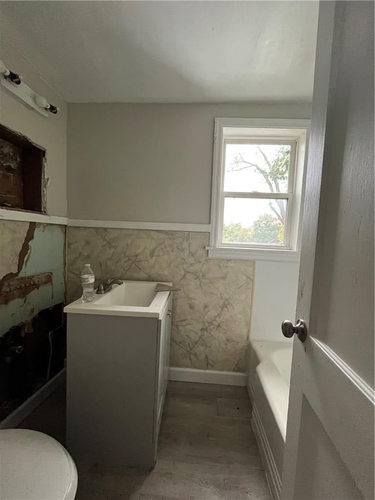 Photo 8 of 25 - 5525 Wabash Avenue, Kansas City, MO 64130