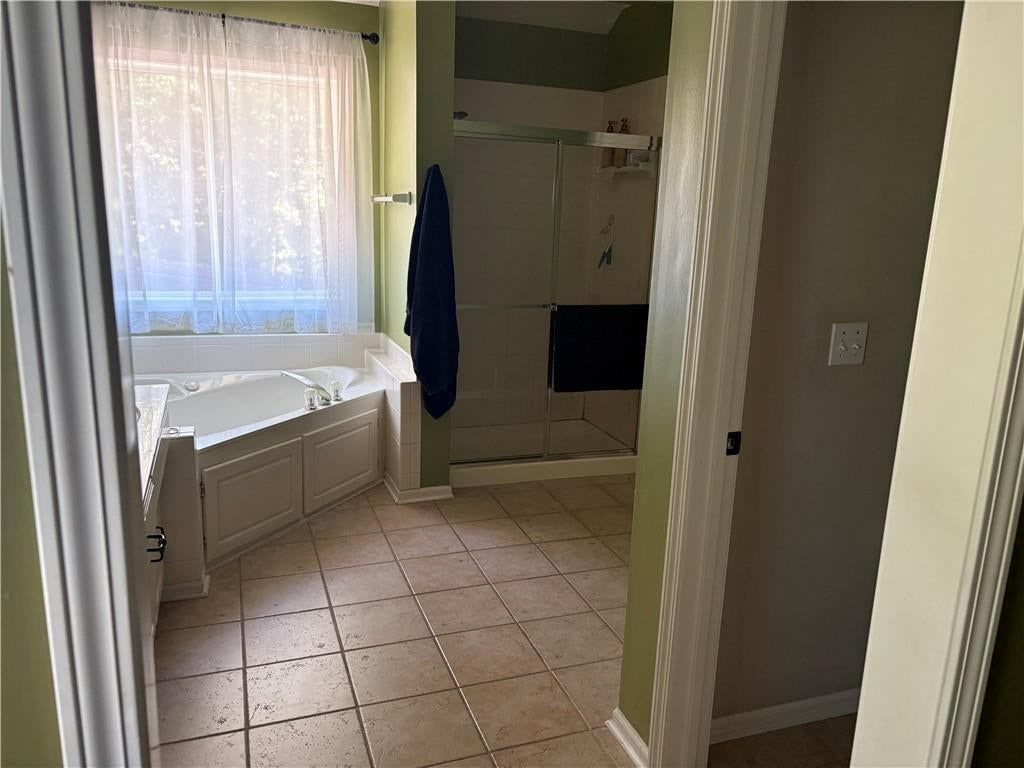 Photo 8 of 9 - 5727 N Ames Avenue, Kansas City, MO 64151