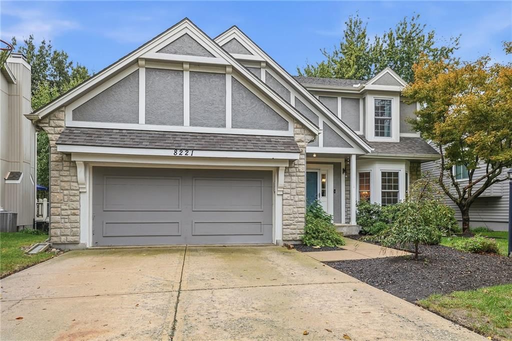 8221 W 152nd Terrace, Overland Park, KS: listing photo 2