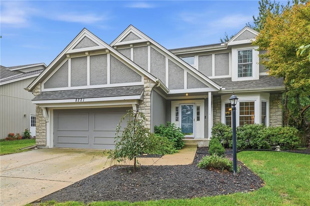 8221 W 152nd Terrace, Overland Park, KS: listing photo 3