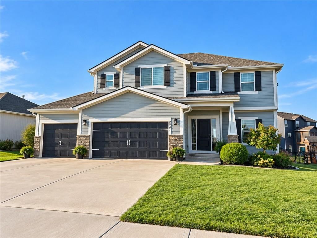 25211 W 148th Terrace, Olathe, KS: listing photo 2