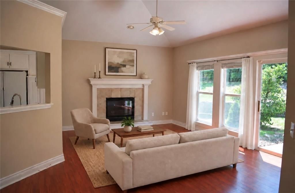 7826 Mullen, Lenexa, KS: listing photo 3