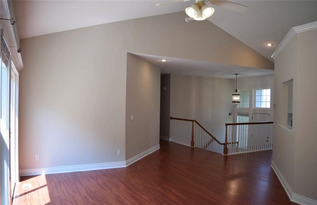 Photo 5 of 30 - 7826 Mullen, Lenexa, KS 66216