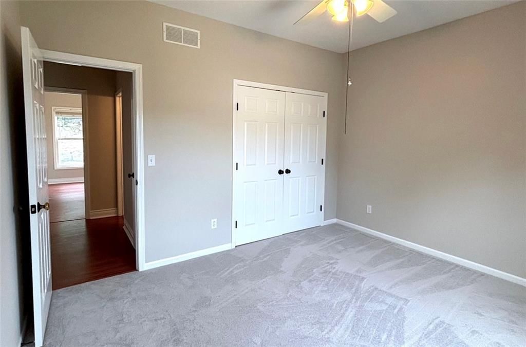Photo 18 of 30 - 7826 Mullen, Lenexa, KS 66216