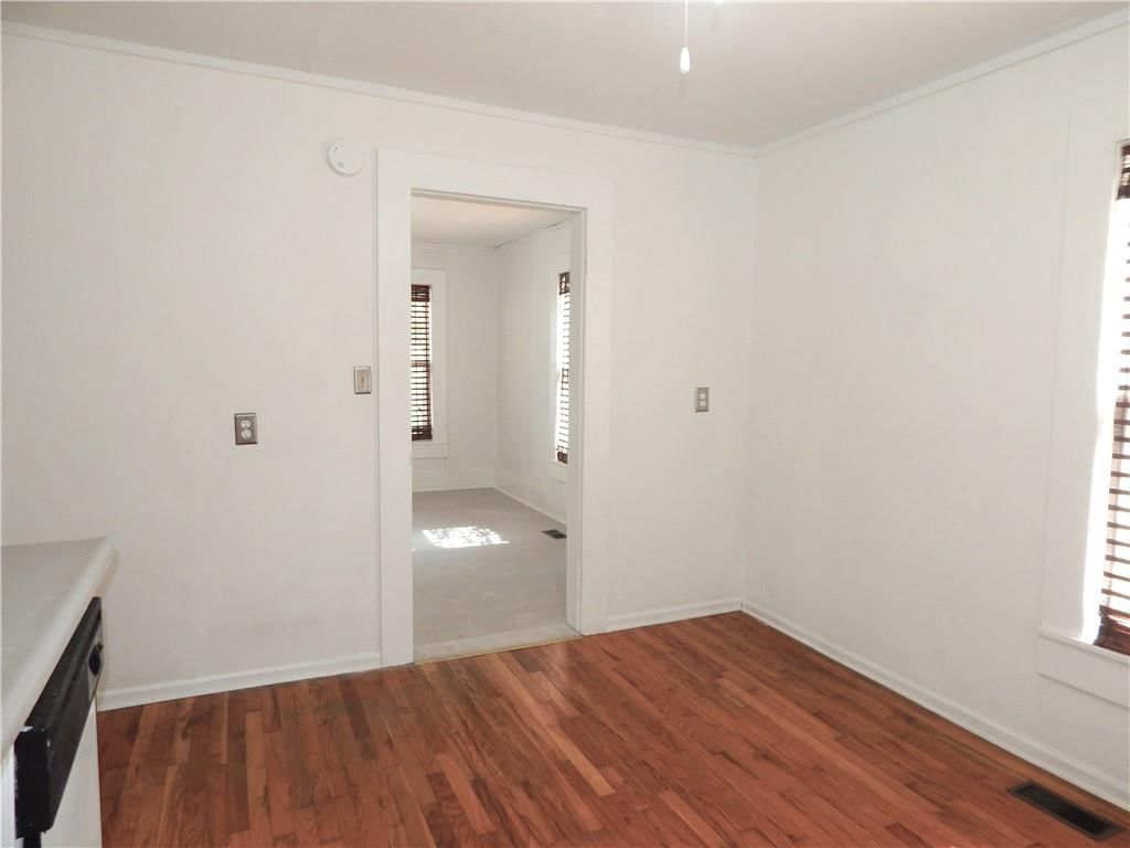 Breakfast nook at 452 WATER Street, Liberty, MO 64068