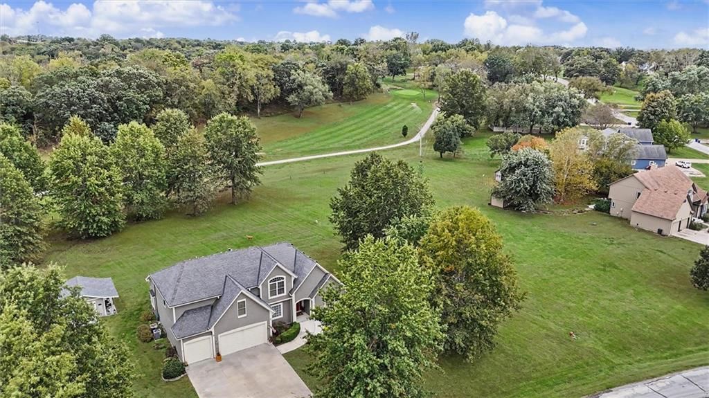 Photo 9 of 10 - 8755 Lynne Road, De Soto, KS 66018