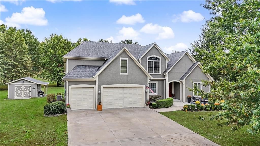 8755 Lynne Road, De Soto, KS