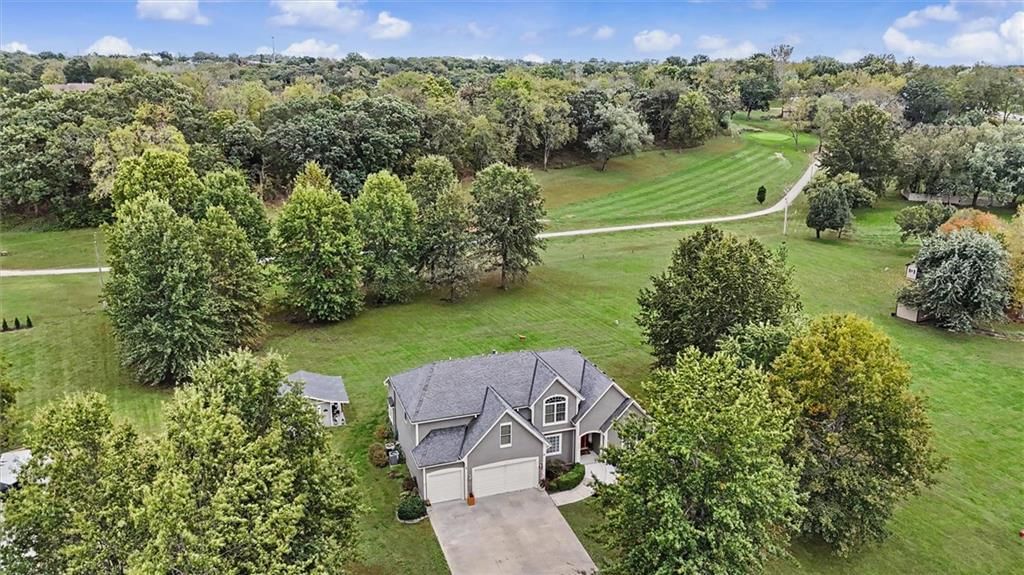 Photo 8 of 10 - 8755 Lynne Road, De Soto, KS 66018