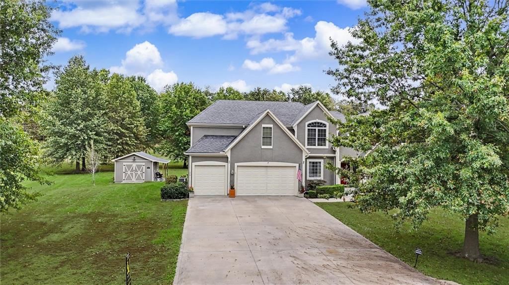 8755 Lynne Road, De Soto, KS: listing photo 3