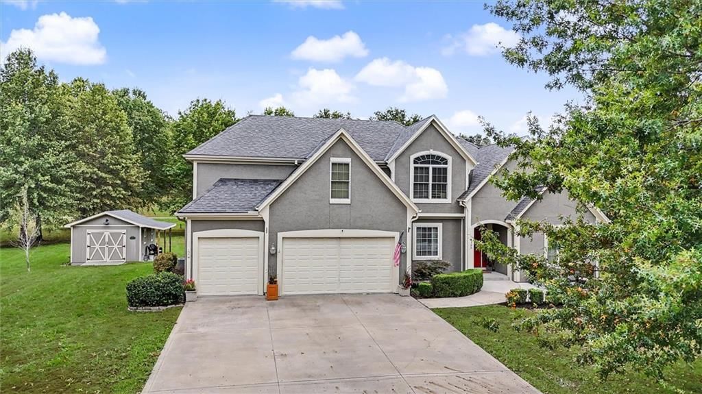 Photo 5 of 10 - 8755 Lynne Road, De Soto, KS 66018