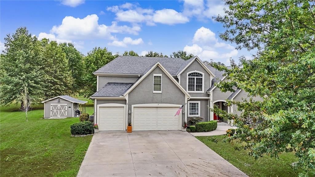 Photo 4 of 10 - 8755 Lynne Road, De Soto, KS 66018