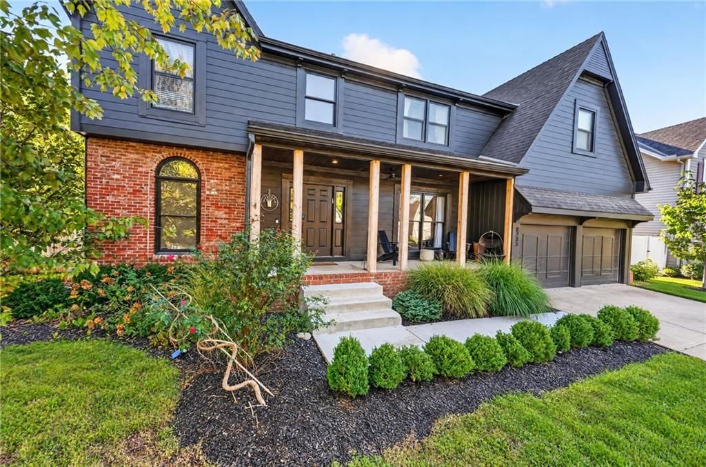 8205 W 153rd Street, Overland Park, KS: listing photo 2