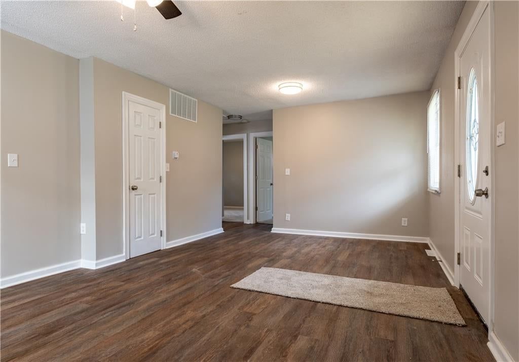 Photo 6 of 14 - 5126 N Corrington Avenue, Kansas City, MO 64119