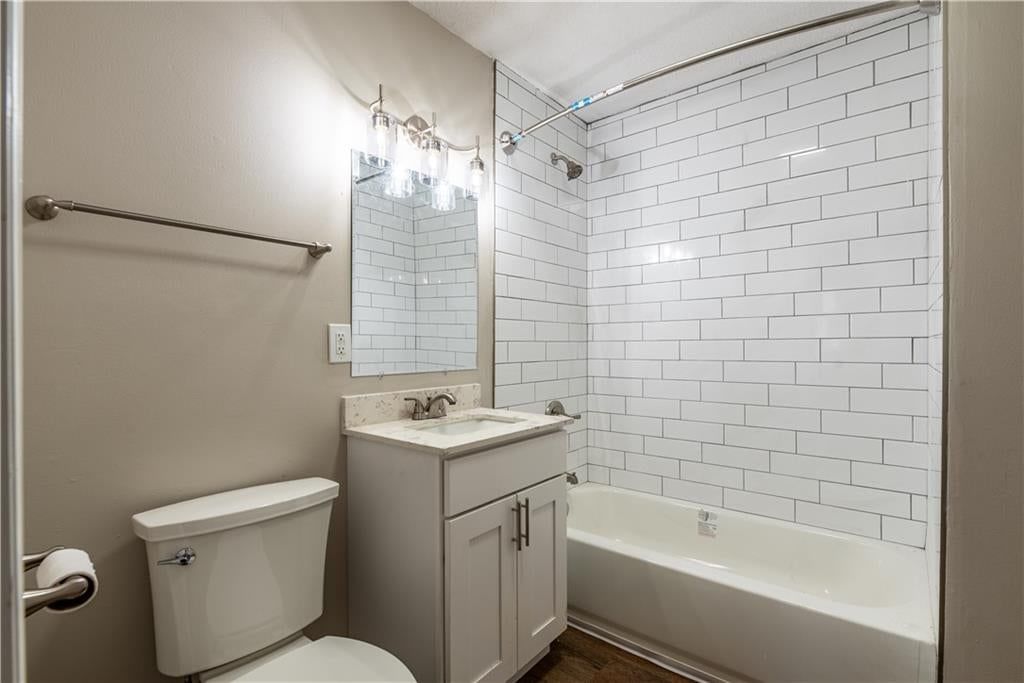 Tiled shower at 5126 N Corrington Avenue, Kansas City, MO 64119