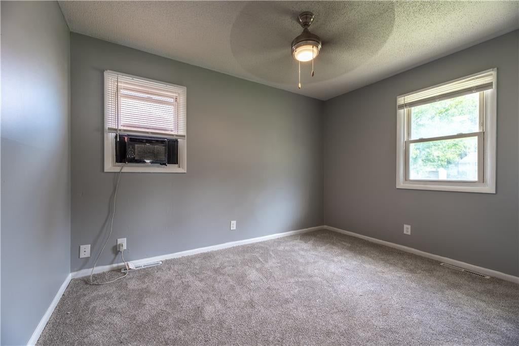 Photo 13 of 14 - 5126 N Corrington Avenue, Kansas City, MO 64119