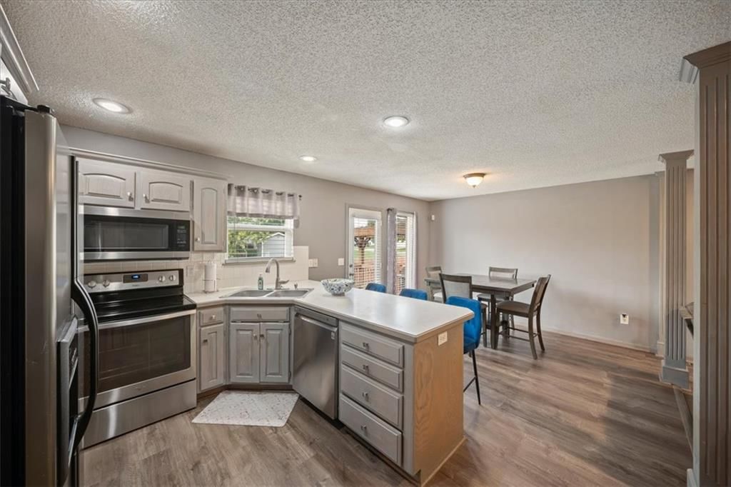 Photo 10 of 42 - 416 N Hickory Street, Gardner, KS 66030