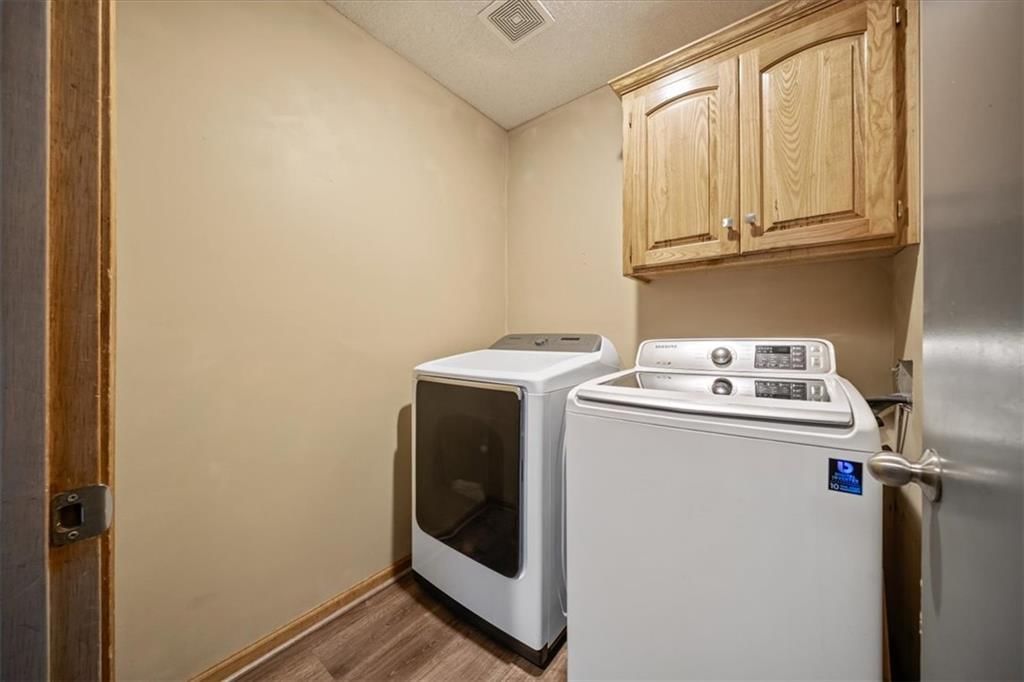 Photo 13 of 42 - 416 N Hickory Street, Gardner, KS 66030