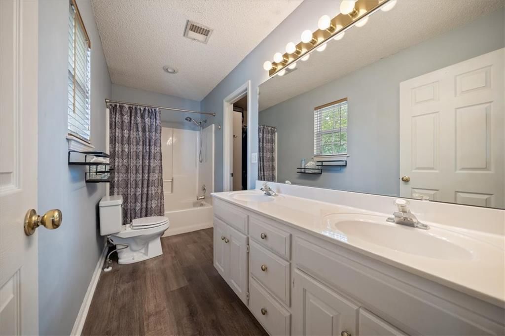 Photo 18 of 42 - 416 N Hickory Street, Gardner, KS 66030