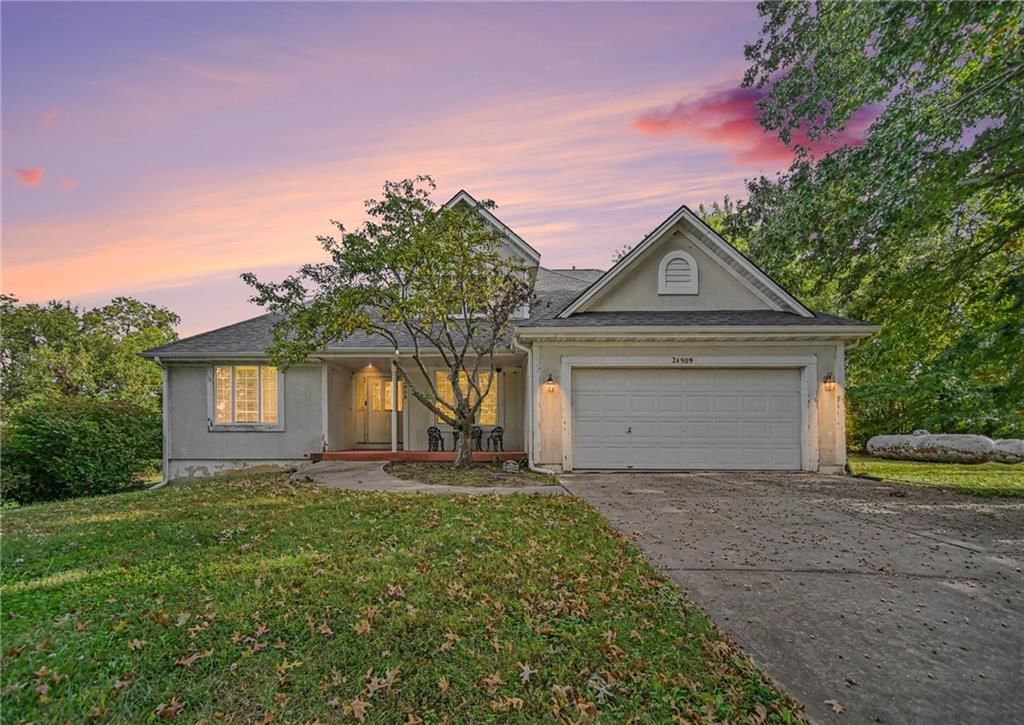24909 E Blue Mills Road, Independence, MO: listing photo 2