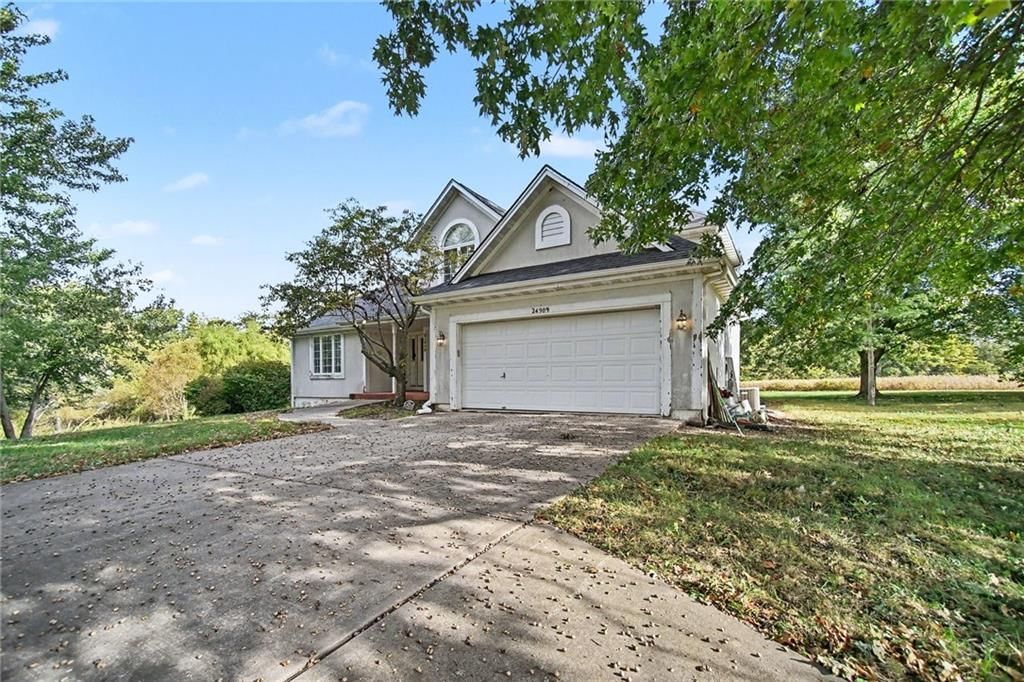 Photo 4 of 36 - 24909 E Blue Mills Road, Independence, MO 64058