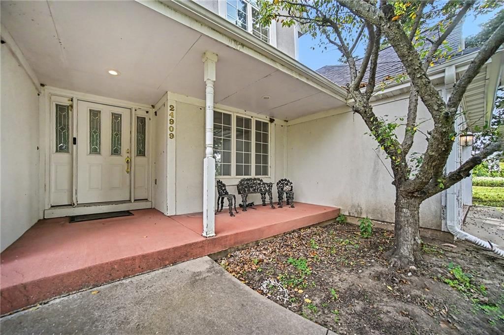 Photo 5 of 36 - 24909 E Blue Mills Road, Independence, MO 64058