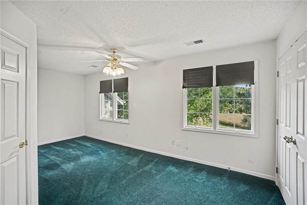 Photo 11 of 36 - 24909 E Blue Mills Road, Independence, MO 64058