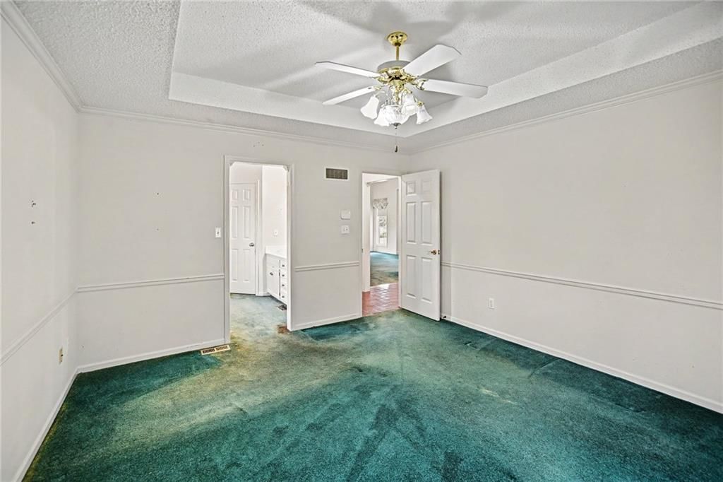 Photo 12 of 36 - 24909 E Blue Mills Road, Independence, MO 64058