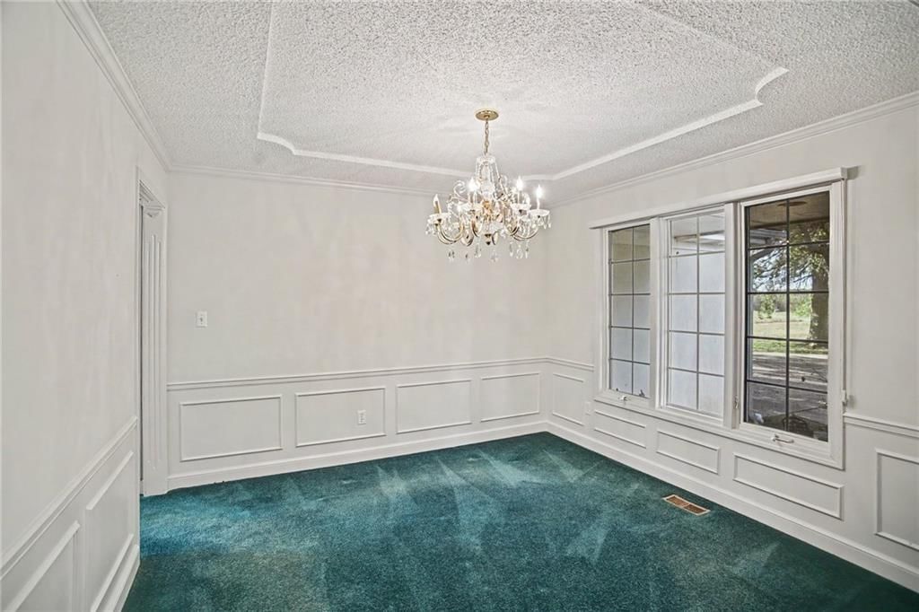 Photo 13 of 36 - 24909 E Blue Mills Road, Independence, MO 64058
