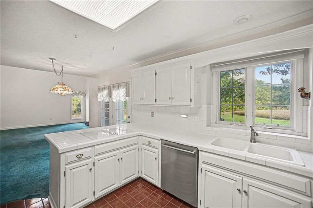 Photo 15 of 36 - 24909 E Blue Mills Road, Independence, MO 64058