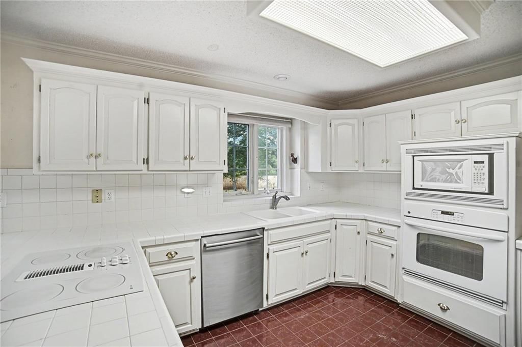 Photo 16 of 36 - 24909 E Blue Mills Road, Independence, MO 64058