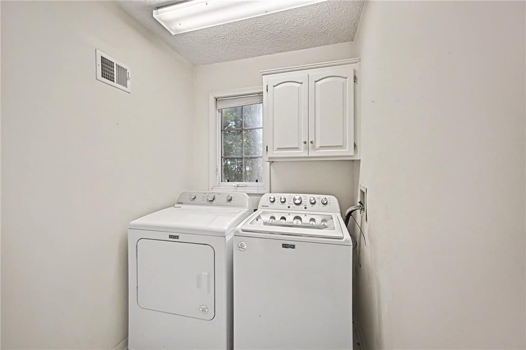 Photo 18 of 36 - 24909 E Blue Mills Road, Independence, MO 64058