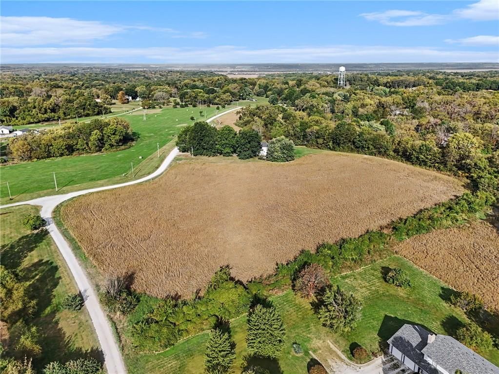 Photo 29 of 36 - 24909 E Blue Mills Road, Independence, MO 64058
