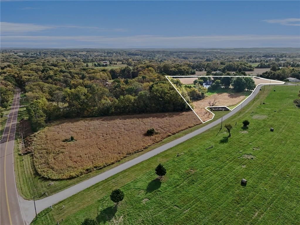 Photo 32 of 36 - 24909 E Blue Mills Road, Independence, MO 64058
