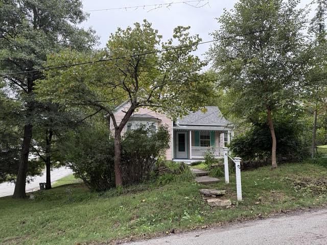 6 W 12th Street, Parkville, MO