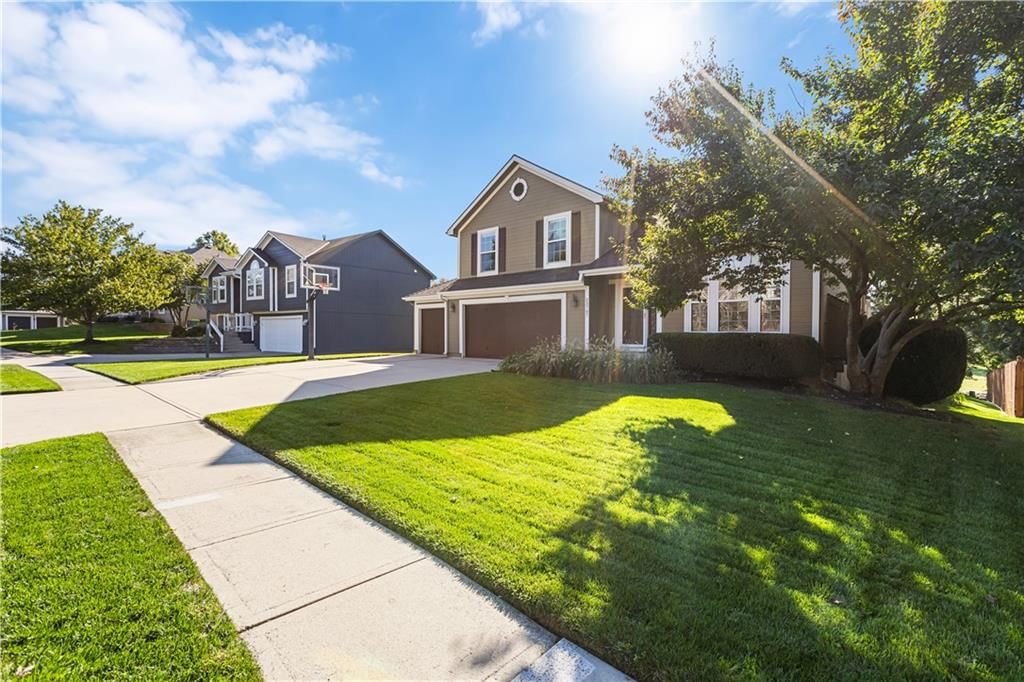 23707 W 58th Terrace, Shawnee, KS: listing photo 2