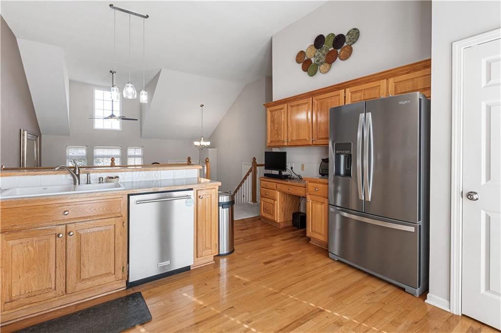 Photo 8 of 26 - 23707 W 58th Terrace, Shawnee, KS 66226