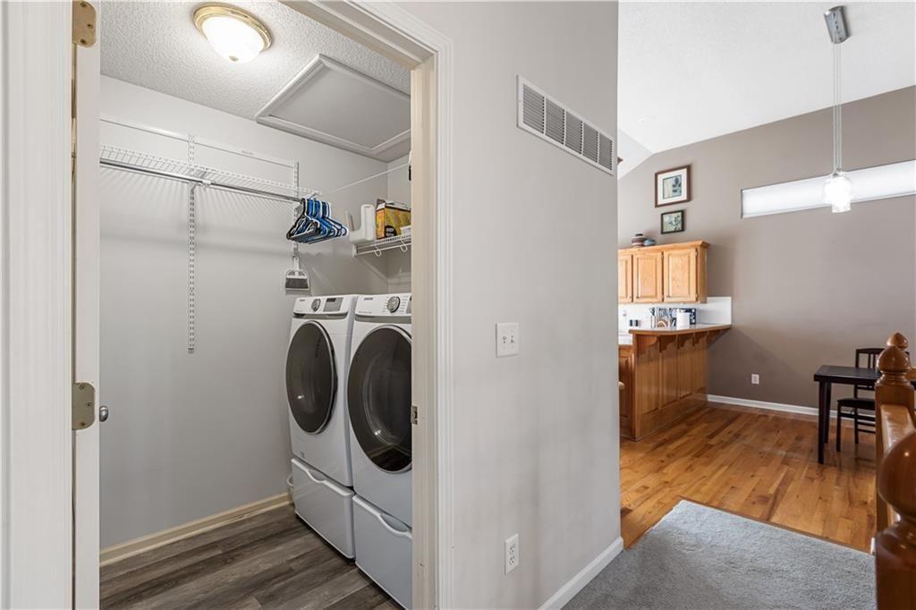 Photo 9 of 26 - 23707 W 58th Terrace, Shawnee, KS 66226